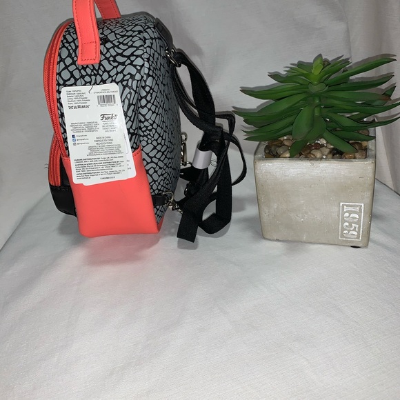 Funko Retro 90’s Mini Convertible Totally Awesome! - Picture 3 of 3